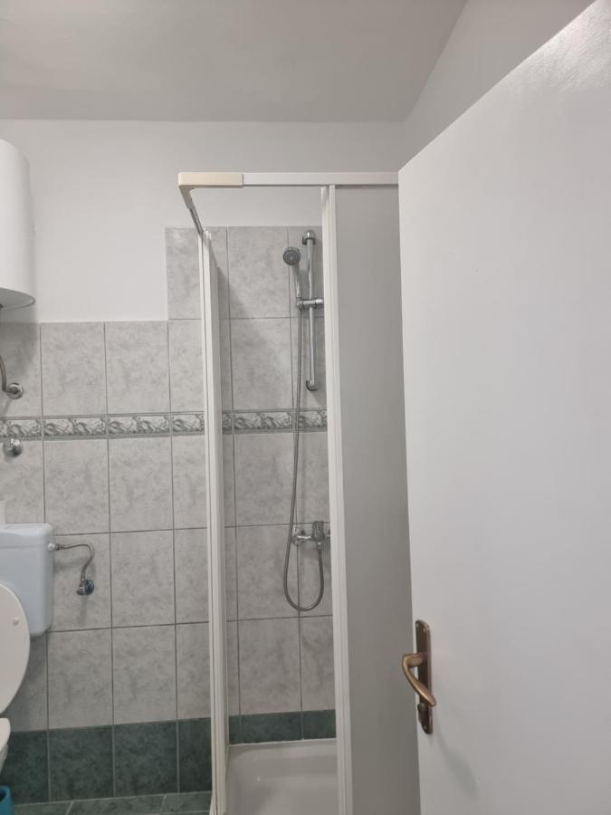 Dinjiška Apartmani Alen מראה חיצוני תמונה