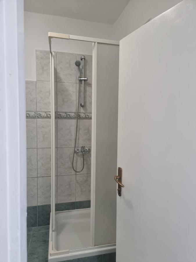 Dinjiška Apartmani Alen מראה חיצוני תמונה