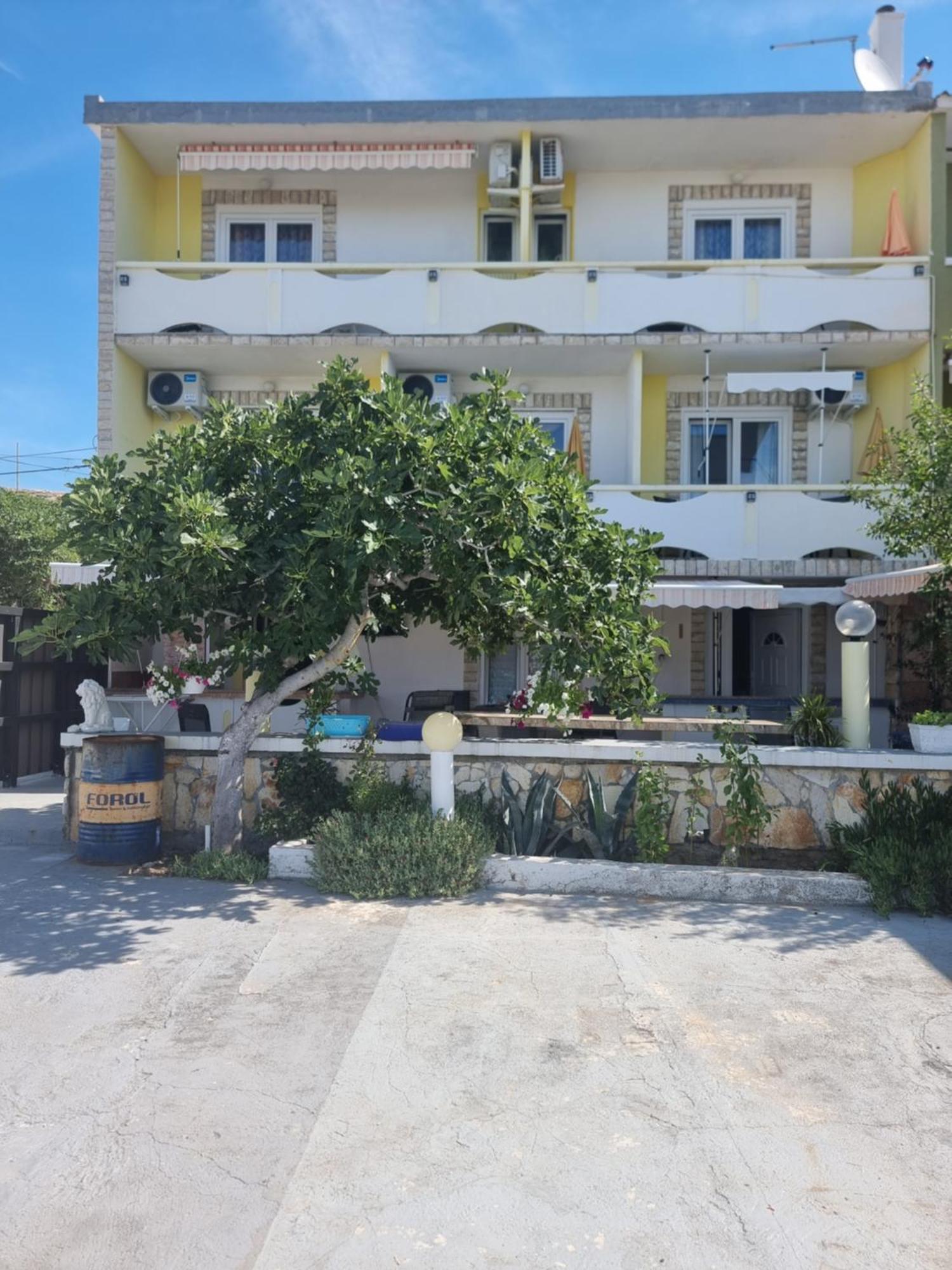 Dinjiška Apartmani Alen מראה חיצוני תמונה