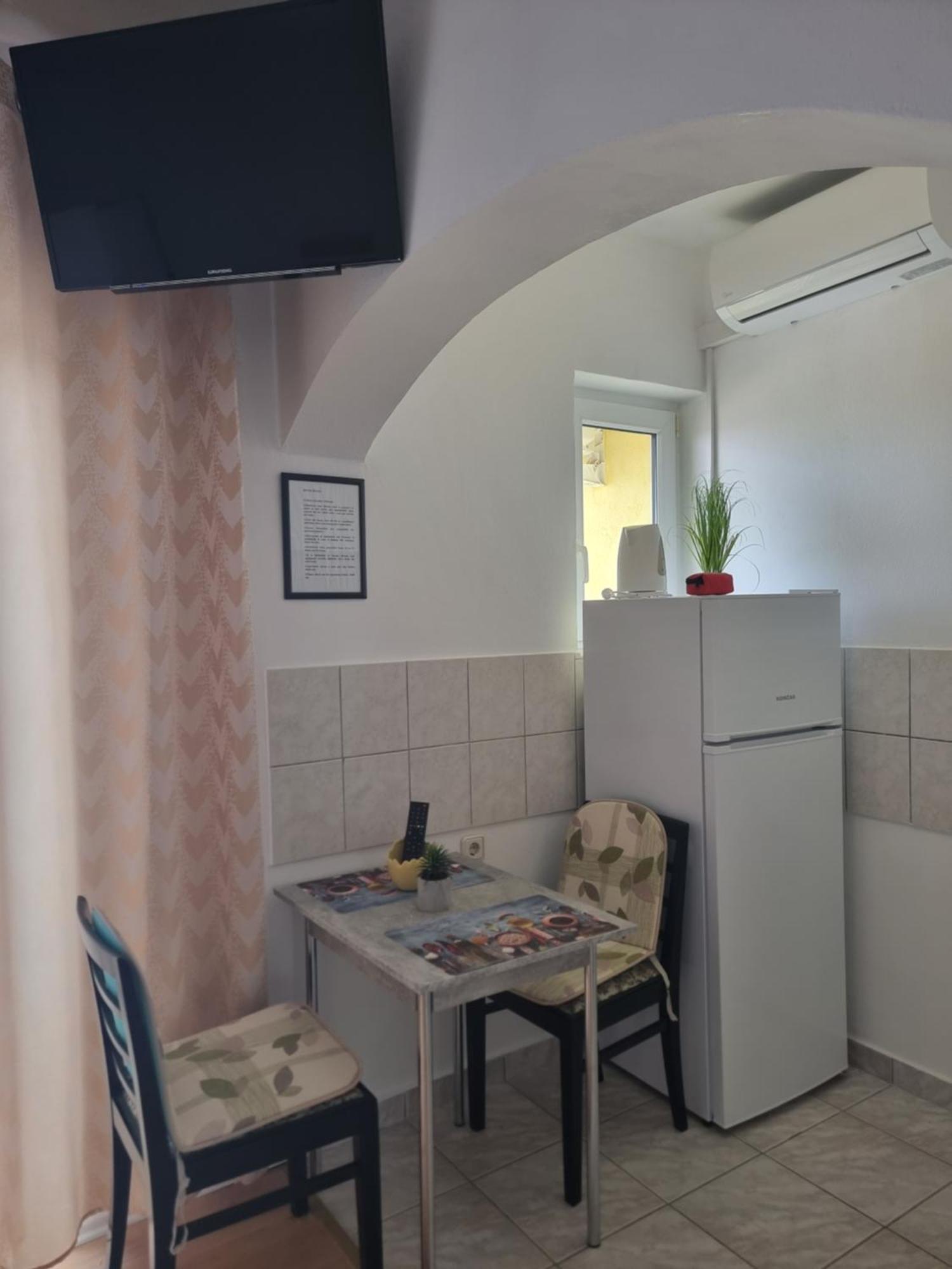 Dinjiška Apartmani Alen מראה חיצוני תמונה