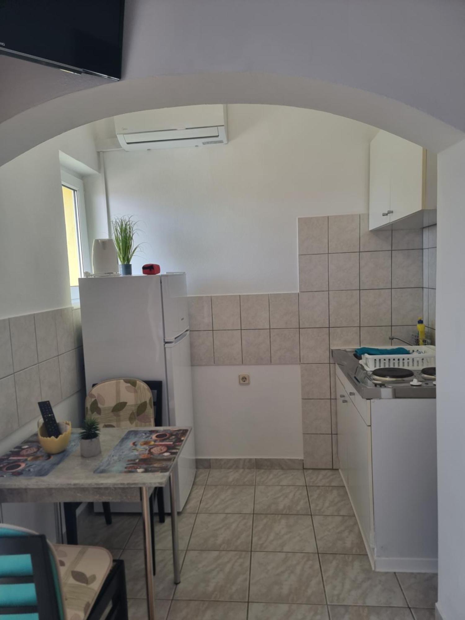 Dinjiška Apartmani Alen מראה חיצוני תמונה